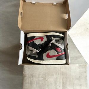 Women’s High-Top Sneakers in Black, grey & Red - Athletic Shoes